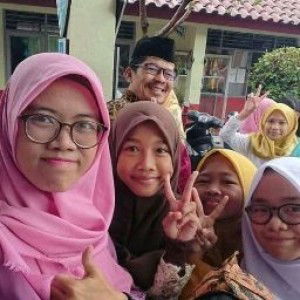 Mia Sari profile icon