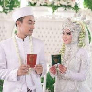 Nur Endah Pratiwi profile icon