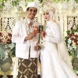 Ratna Sari profile icon