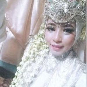 Ratna Sarii profile icon