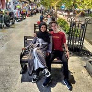 Dyah Nur Hasni profile icon