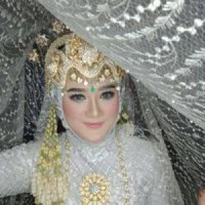 Wulan Siti Nuroktaviani profile icon