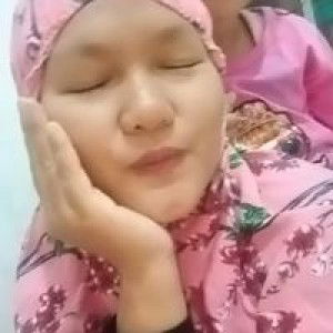 Risty Safitri profile icon