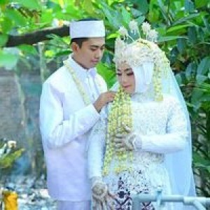 Ayu Mandini Putri profile icon