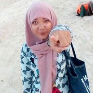 Retno Putri Puspitaningati profile icon