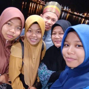 Mom Azura profile icon