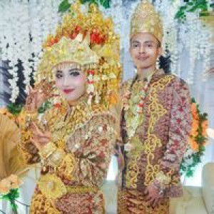 Esti Dian Astini profile icon