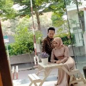 Anis Karlina profile icon