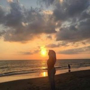 Dini Apriliani profile icon