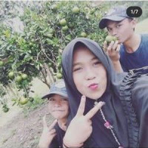 Isnaini Oktavia profile icon