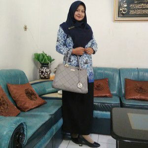 ratna indreswari profile icon