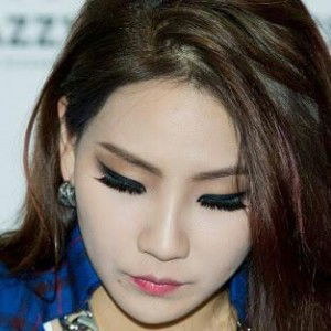 Rozie Amira profile icon