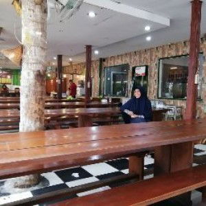 Henny Fitria profile icon