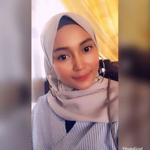 Risti Febriyanti profile icon