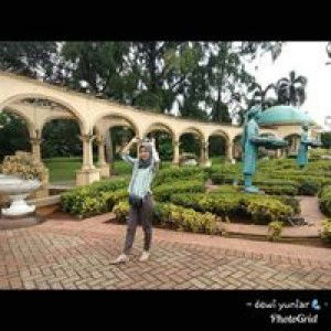 Dewi Yuniar profile icon