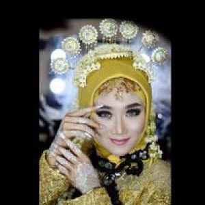 Putri Novitasari profile icon