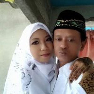 Dewi Wahyuni profile icon