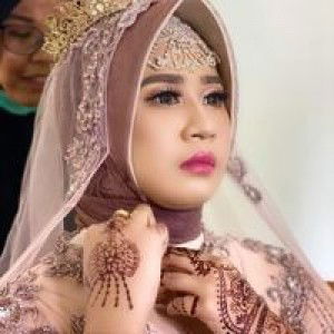 Risca Juniati Bahtiar profile icon