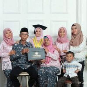 Dina Ayuningrum profile icon