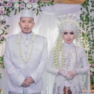 Dewi Yuliana profile icon