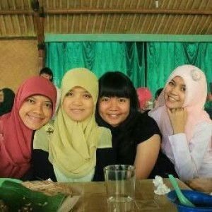 fitri nurani profile icon