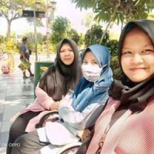 Elok Cahyaningrum profile icon