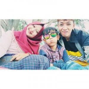 Siti Yulianti profile icon