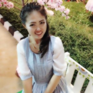 อัญชัน หญิงผมลอน profile icon