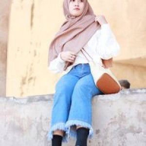 Intan Cahyani profile icon