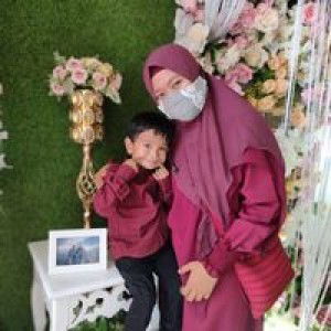 Tri Rohaetin profile icon