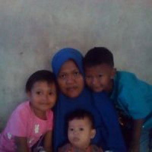 Dewi Oktaviani profile icon