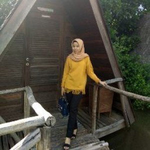Indri Yusnia profile icon