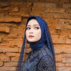 R Putri Anne profile icon