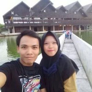 Reina Rizka profile icon