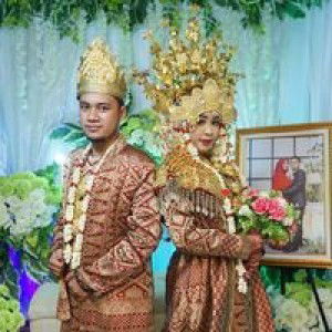 Thutiegh Nur Aini profile icon