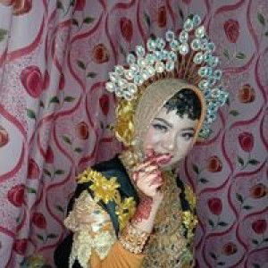 Puji Wahyuni profile icon