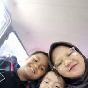 Fitri Aisyah Wahid profile icon