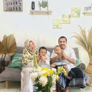 Dwi Sitti profile icon