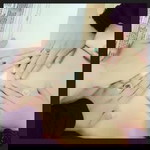 Ezreen Nur profile icon