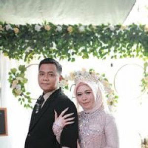 Desty Dwi profile icon