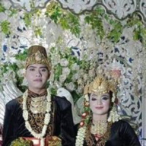 Yuni Agustin profile icon