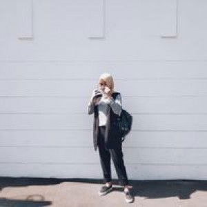 Intan Cahyani profile icon