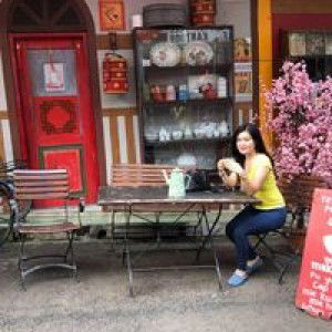 Riska Mandey profile icon