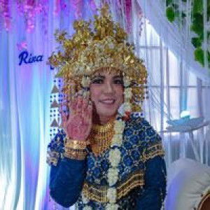 Rina Astuti profile icon