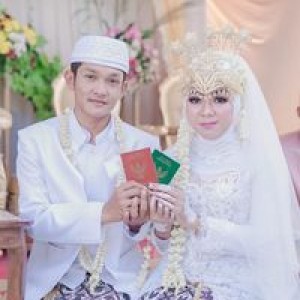 Neny Noviieta profile icon