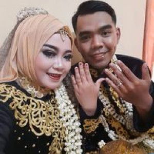 Dewi Nur Amalia profile icon