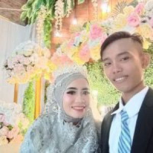 Eva Wahyuni profile icon