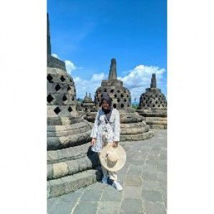 Yeni Alviani profile icon