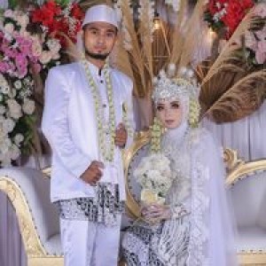 Elly Yulianti profile icon