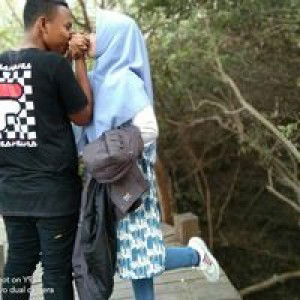 Dewi Nur Elisa profile icon